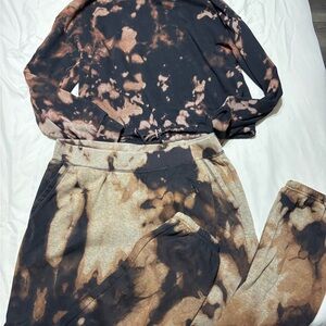 Time and Tru Black and Tan Tie-Dye Apparel